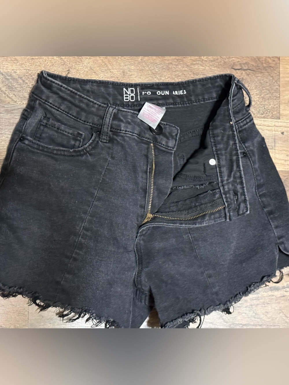 No Boundaries High Waisted Black Frayed Raw Hem Denim Jean Shorts •Size 5•